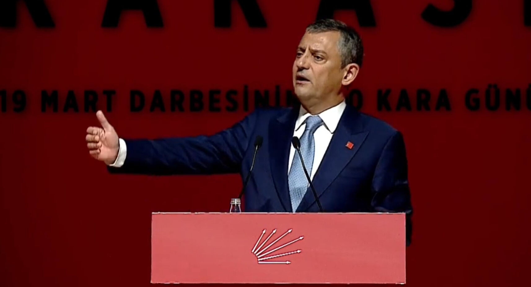 Özgür Özel'den skandal karikatüre tartışmalı yorum! Leman'ın savunmasını tekrar etti - 3. Resim