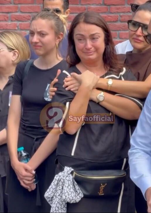 Sabri Ugan’a acı veda! Eşi Suzan Ugan ayakta zor durdu, oğlu ağlayarak konuştu: Tebessümünü kendime saklayacağım - 3. Resim