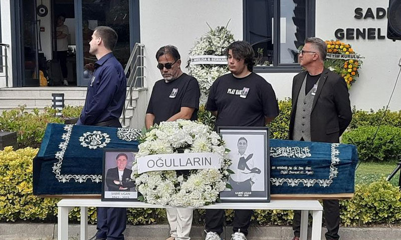 Sabri Ugan’a acı veda! Eşi Suzan Ugan ayakta zor durdu, oğlu ağlayarak konuştu: Tebessümünü kendime saklayacağım - 5. Resim