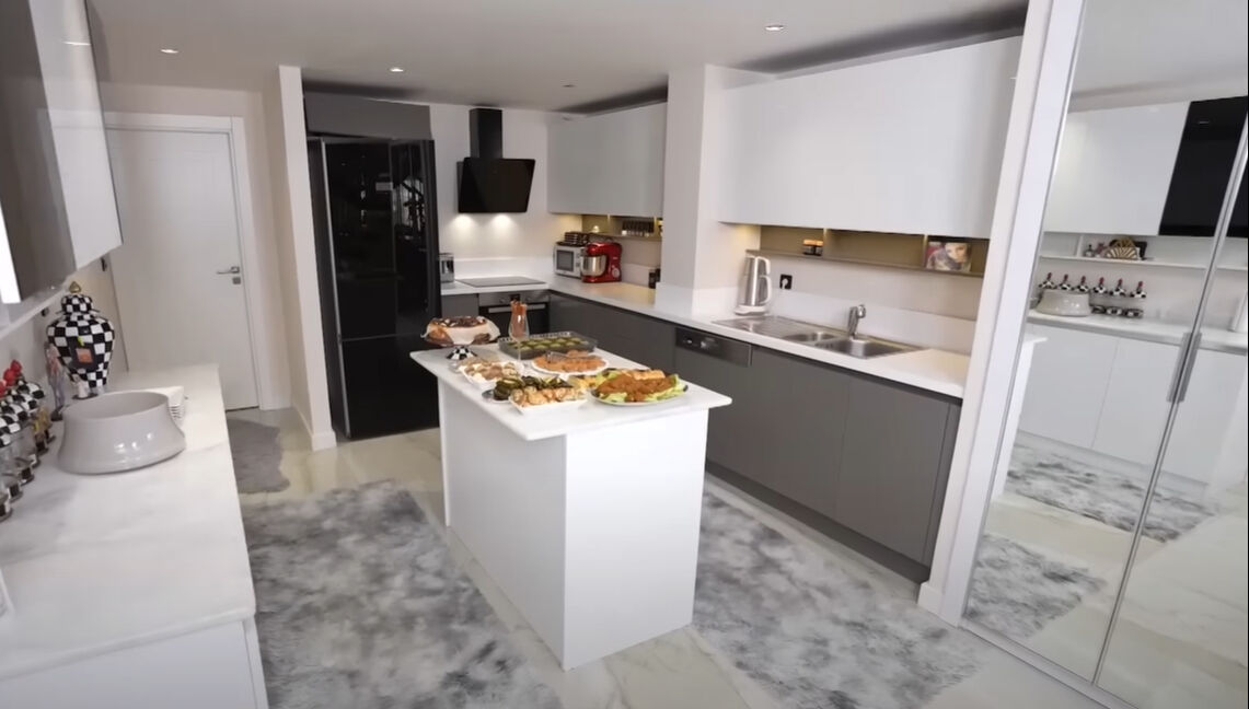 Şarkıcı Gökçe Kırgız'ın Üsküdar'daki lüks evi gündem oldu! İçinde yok yok... - 7. Resim