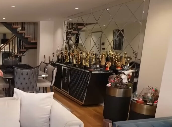 Şarkıcı Gökçe Kırgız'ın Üsküdar'daki lüks evi gündem oldu! İçinde yok yok... - 3. Resim