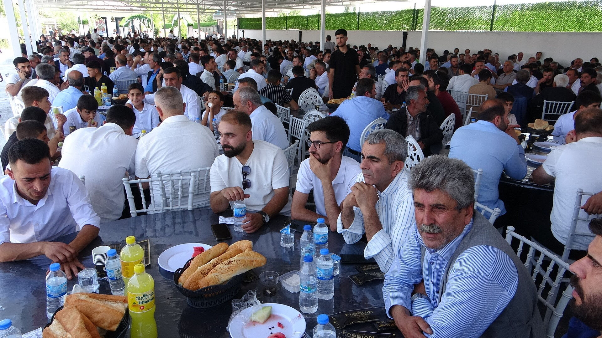 Takı töreni 5 saat sürdü, toplanan para say say bitmedi! Aşiret düğününde milyonlar havada uçuştu - 2. Resim