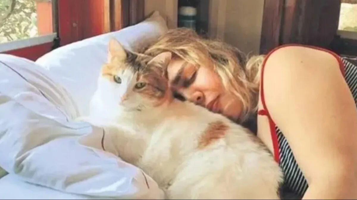 Ünlü şarkıcı Sezen Aksu aldığı haberle yıkıldı! - 2. Resim