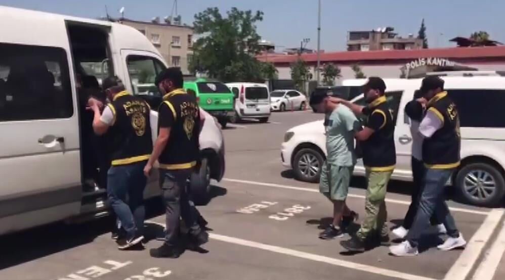 Adana'da büyük vurgun! Polis kimliğine bürünüp, 'parola vatan' dediler... - 1. Resim