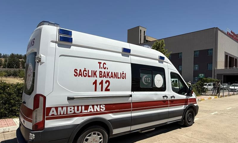 Bahçede çim biçerken kolunu kaptırdı! İmdadına helikopter ambulans koştu - 2. Resim