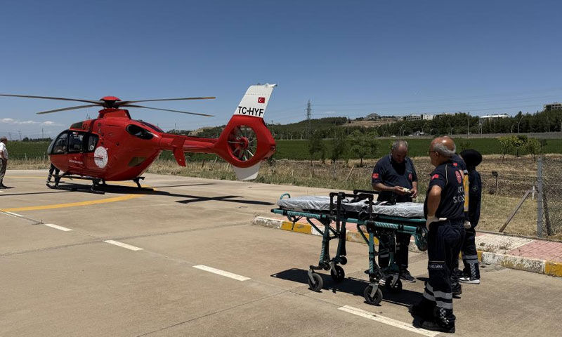 Bahçede çim biçerken kolunu kaptırdı! İmdadına helikopter ambulans koştu - 1. Resim