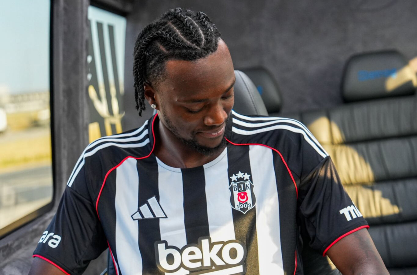 Beşiktaş, yeni golcüsü Abraham'a kavuştu! Yedi yıl önce söz vermişti - 1. Resim