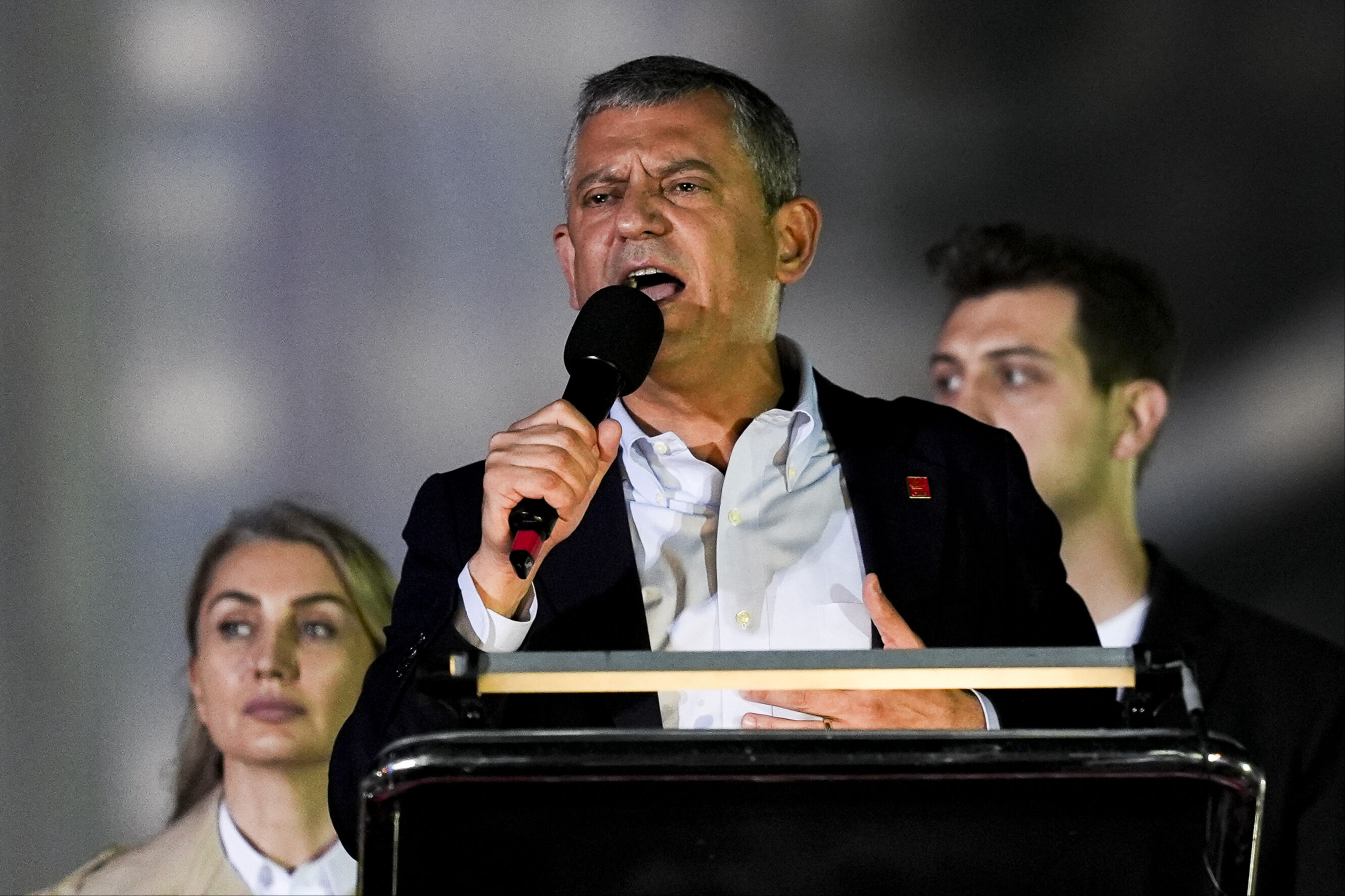 CHP'li Özel hakaret, provokatörler tehdit etti! Müslümanlara