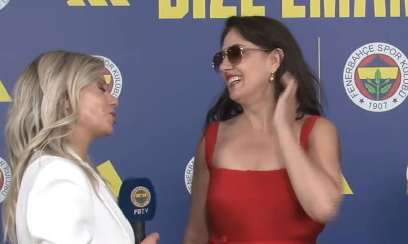 Fenerbahçe lansmanına katılan Meltem Cumbul’u yerden yere vurdular! Kıyafetiyle sosyal medyayı ikiye böldü - 1. Resim