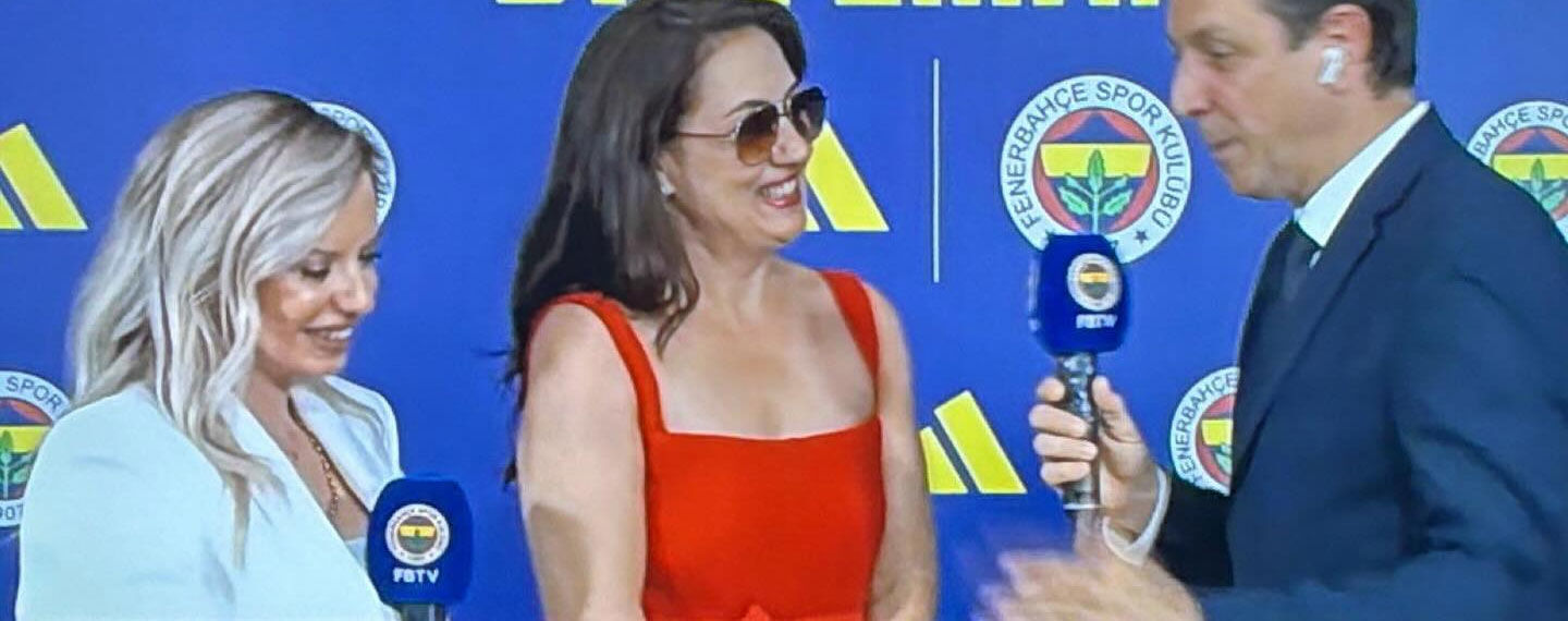 Fenerbahçe lansmanına katılan Meltem Cumbul’u yerden yere vurdular! Kıyafetiyle sosyal medyayı ikiye böldü - 3. Resim