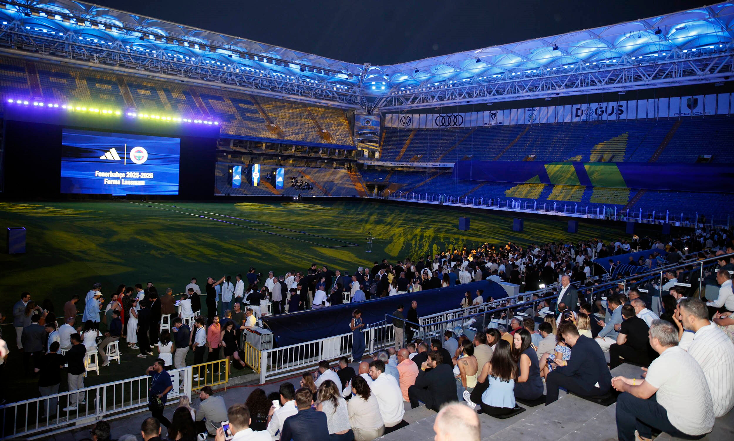 Fenerbahçe'nin yeni sezon formaları tanıtıldı! Efsaneler reklam filminde buluştu - 3. Resim