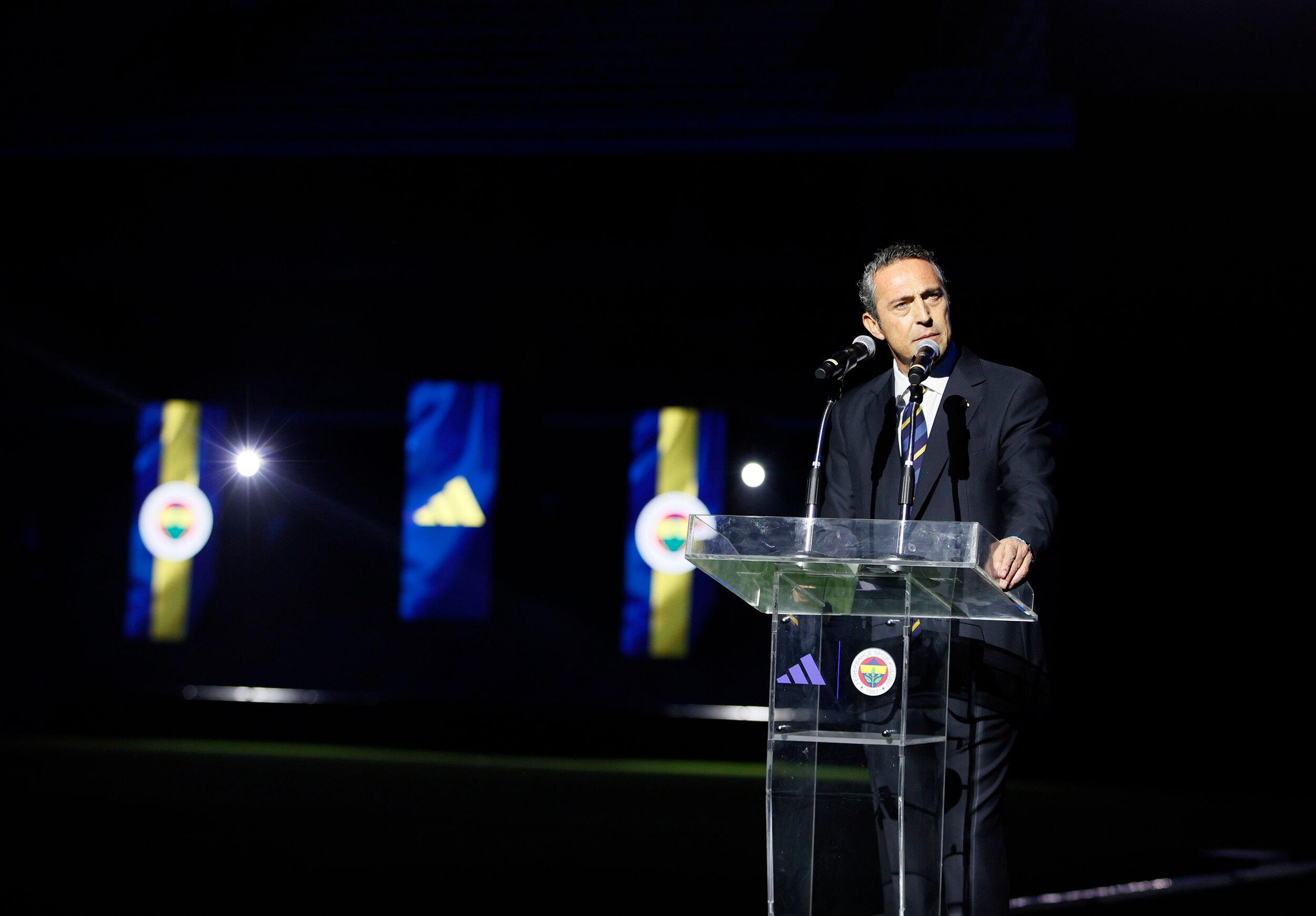 Fenerbahçe'nin yeni sezon formaları tanıtıldı! Efsaneler reklam filminde buluştu - 2. Resim