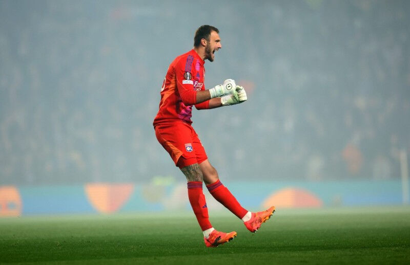 Galatasaray'da kaleye aday Perri! Küme düş Lyon - 2. Resim