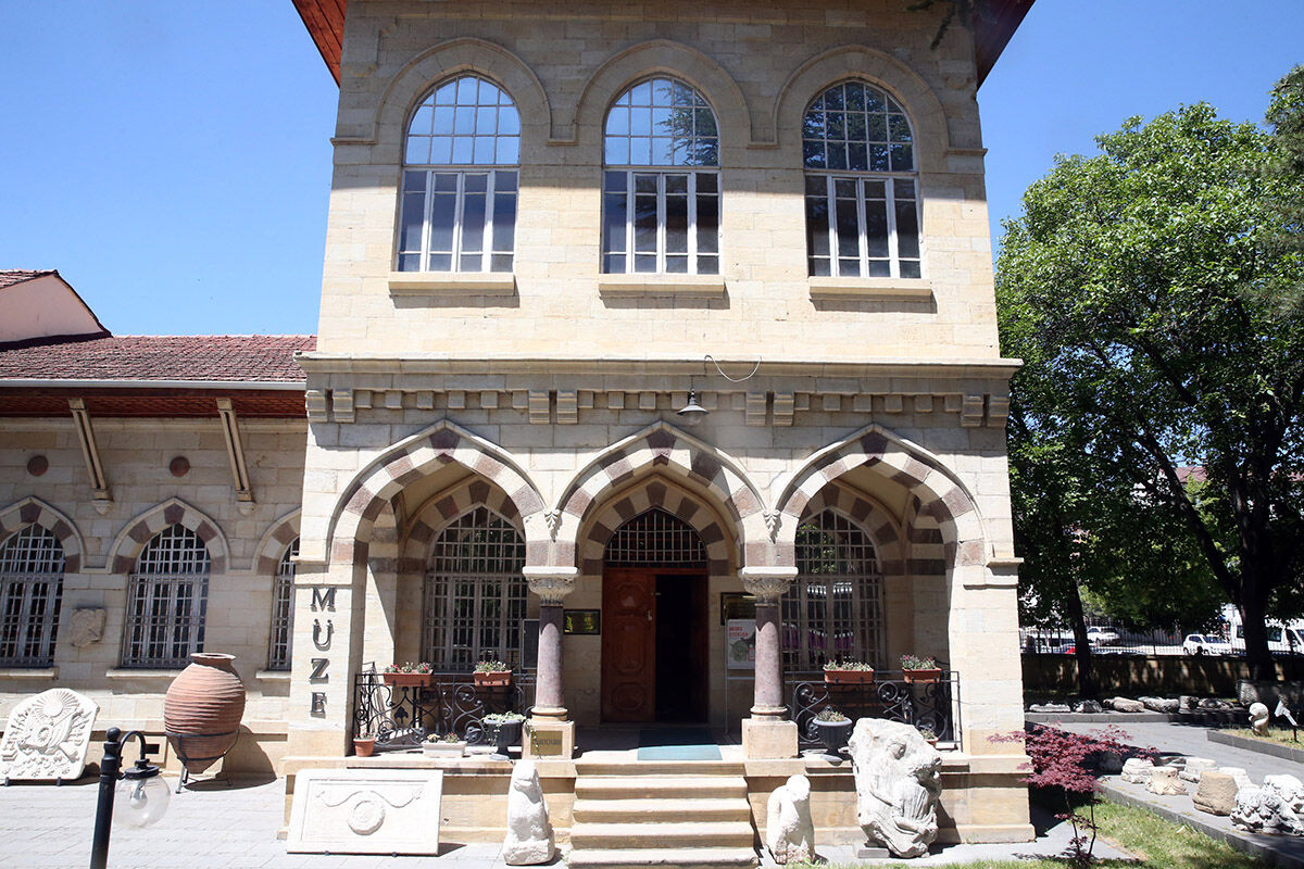 Kılıçlar, sikkeler, heykeller... Türkiye bu tarihi eserleri ilk defa görüyor! 102 sergi başladı - 4. Resim