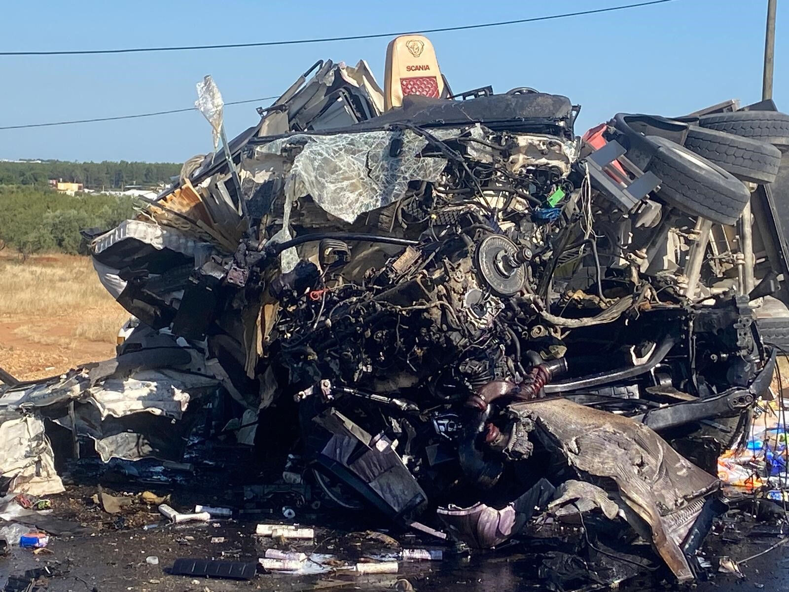 Lastik patladı, iki tır birbirine girdi! Katliam gibi kazada ölü ve yaralı var - 2. Resim