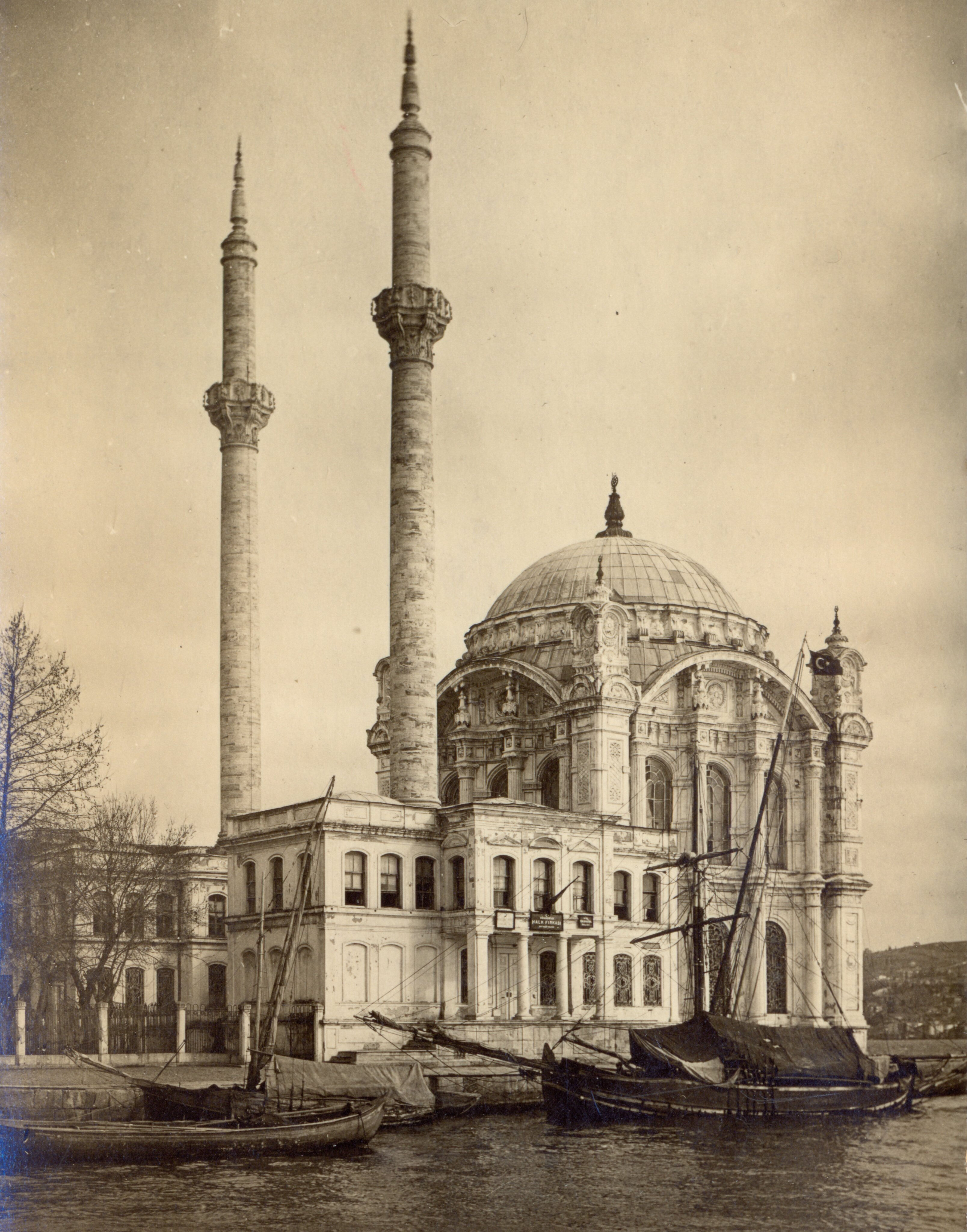Ortaköy Camisi'ndeki CHP detayı sosyal medyayı karıştırdı! Skandal tabela tarihi fotoğrafla gün yüzüne çıktı - 1. Resim