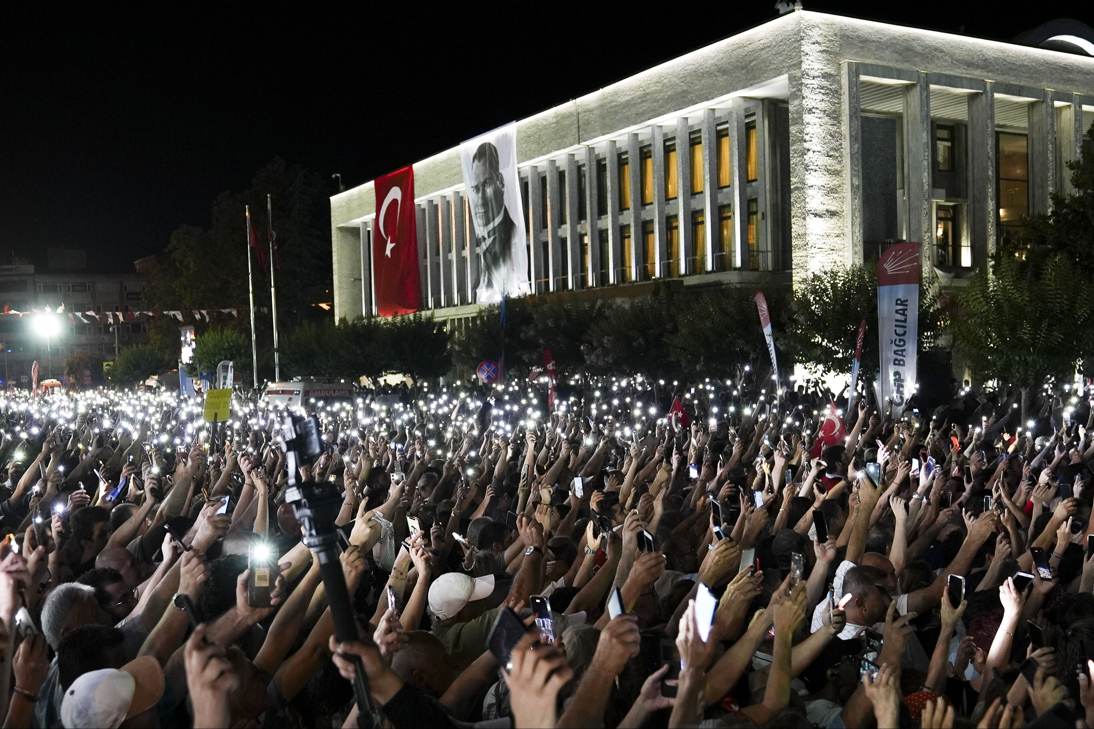 Özgür Özel'den Saraçhane'de Erdoğan'a hakaret! Fahrettin Altun tepki gösterdi, hesap sorulacak - 3. Resim