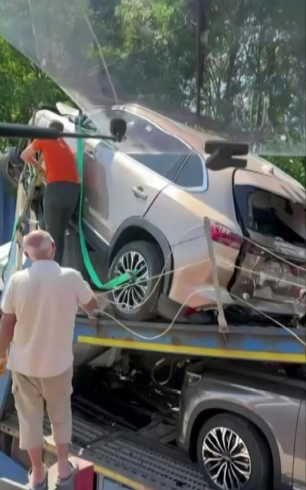 Sakarya'da 2 tır çarpıştı! Sıfır kilometre TOGG'lar kullanılamaz hale geldi - 2. Resim