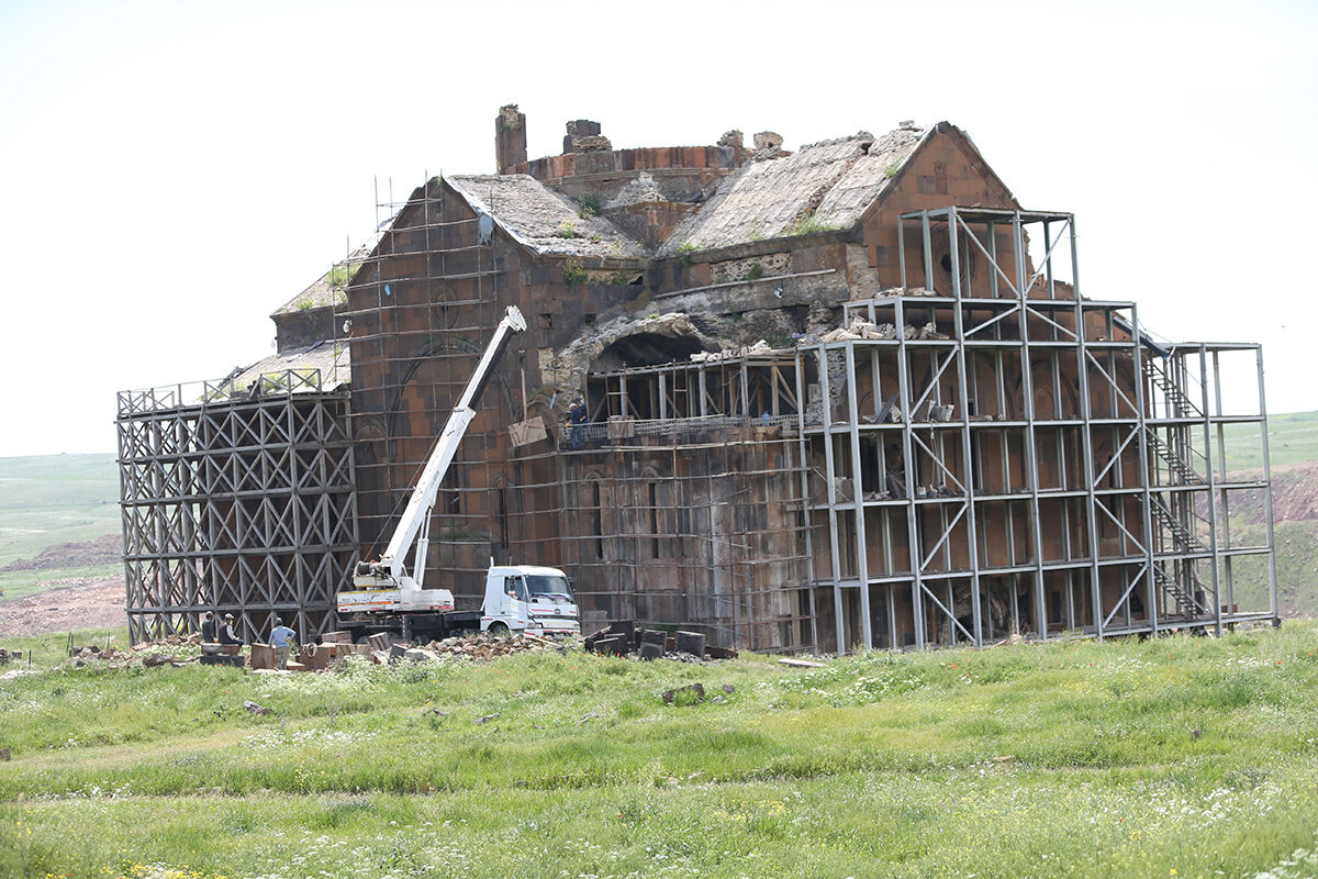 Anadolu'nun Müslüman toprağı oluşu burada tescillendi! İlk cuma namazı kılınan Fethiye Cami ayağa kaldırılıyor - 1. Resim