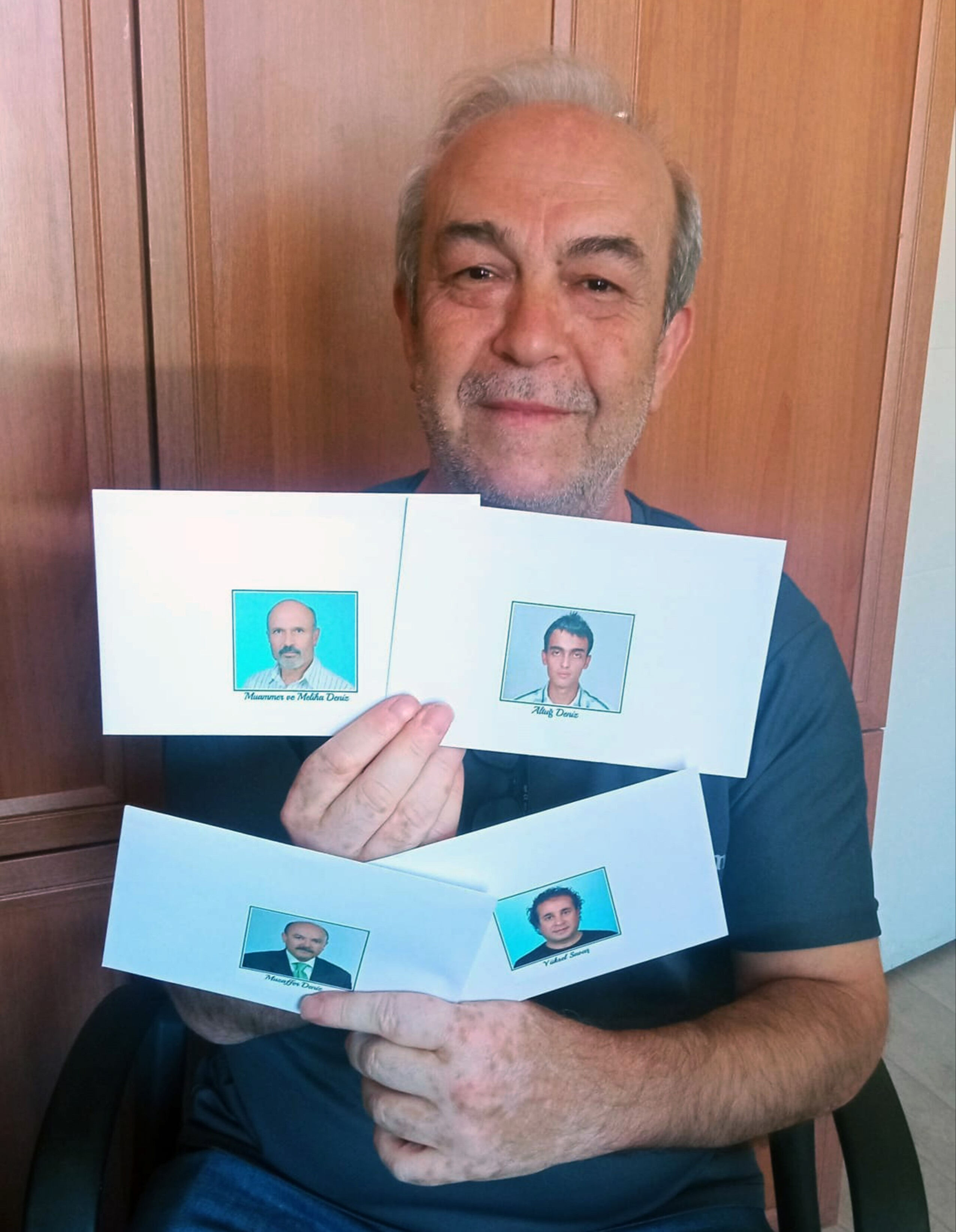 Böyle düğün davetiyesi görülmedi! Kızının düğünü için özel hazırladı, davetliler şaşkına dönüyor - 1. Resim