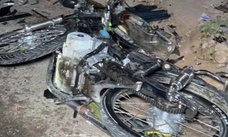 Burdur'da otomobil ile çarpışan motosikletli can verdi - 1. Resim