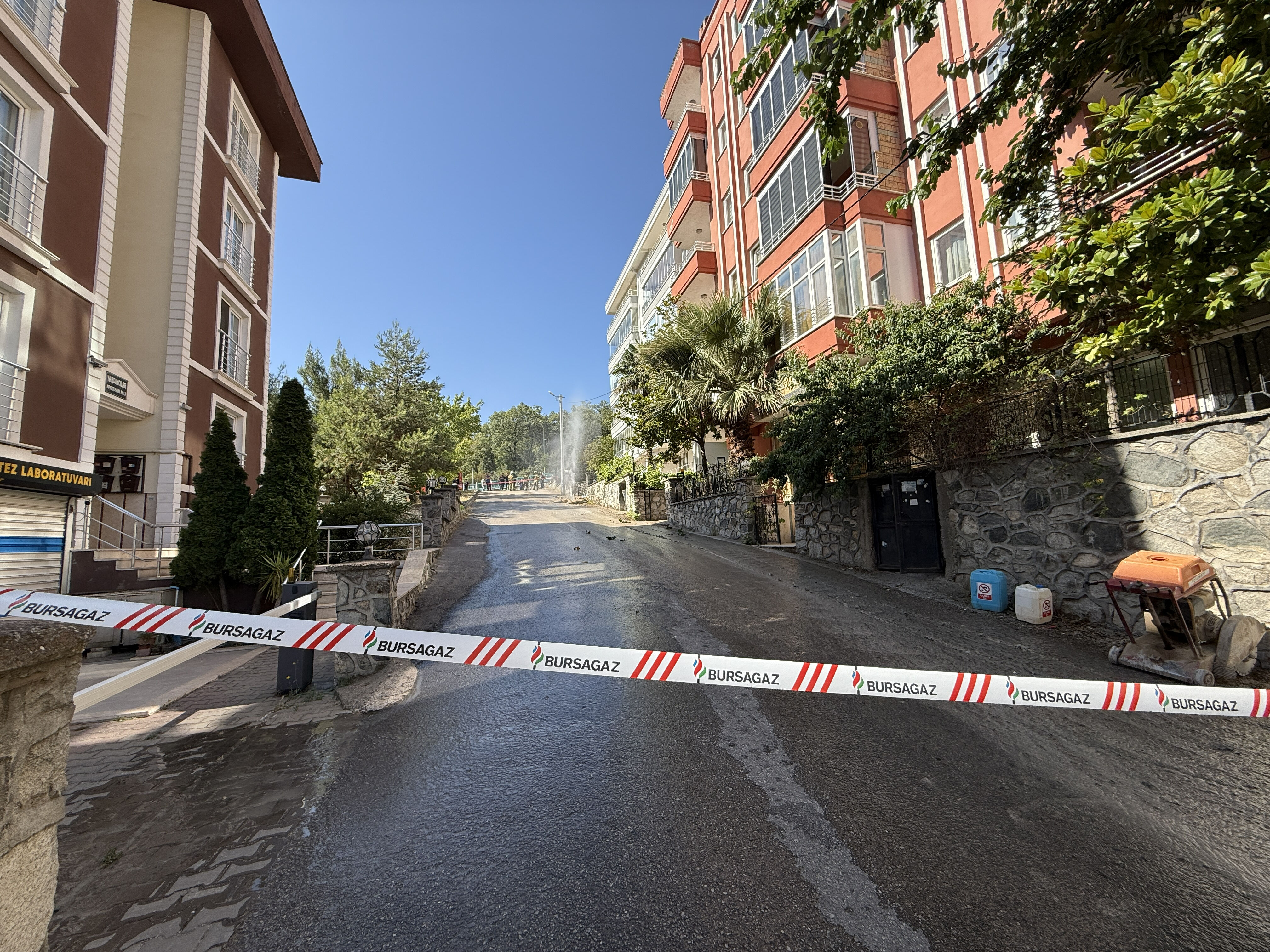 Bursa'da kazı sırasında doğal gaz hattı patladı: Yaralılar var - 1. Resim