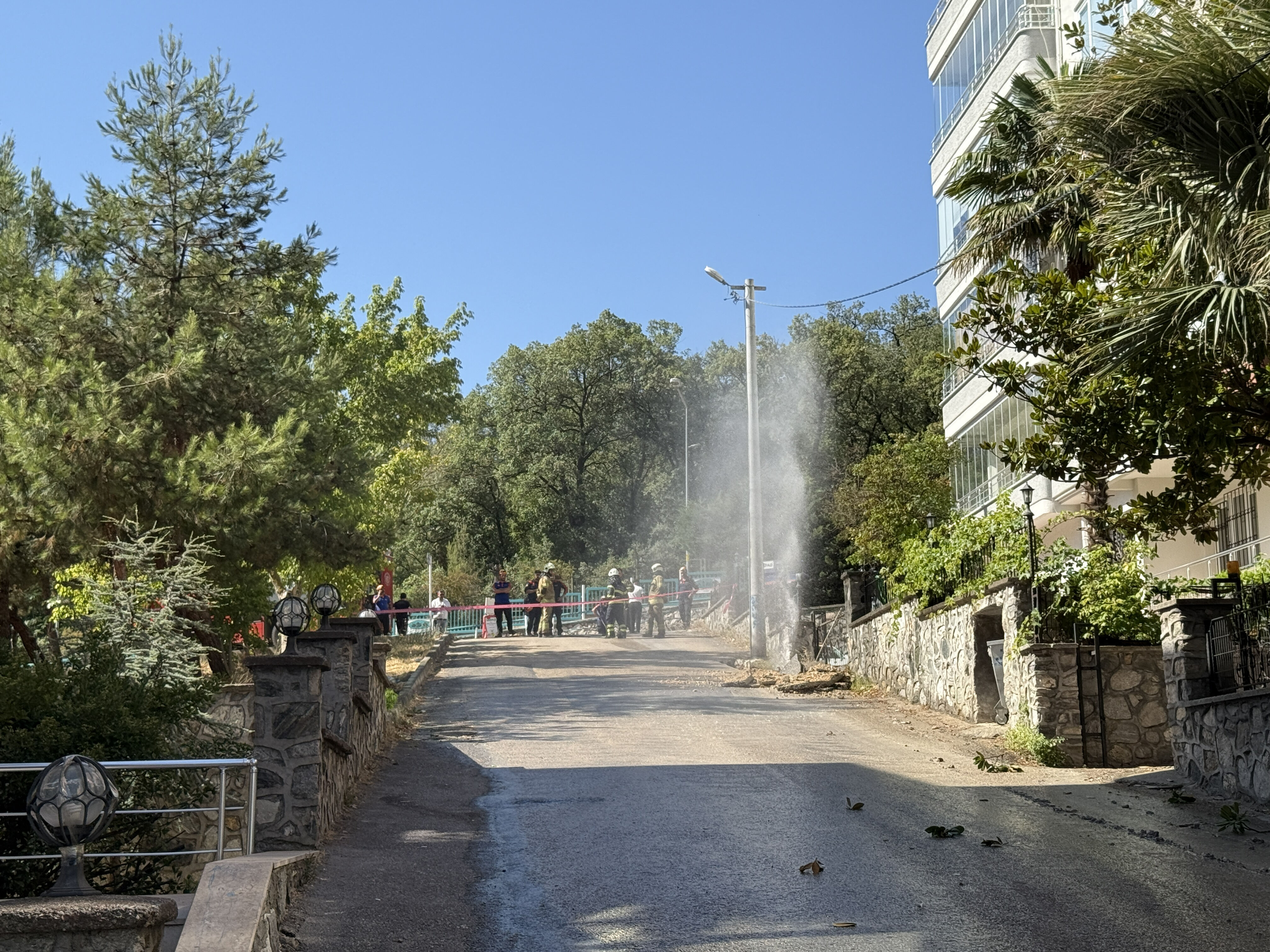 Bursa'da kazı sırasında doğal gaz hattı patladı: Yaralılar var - 3. Resim