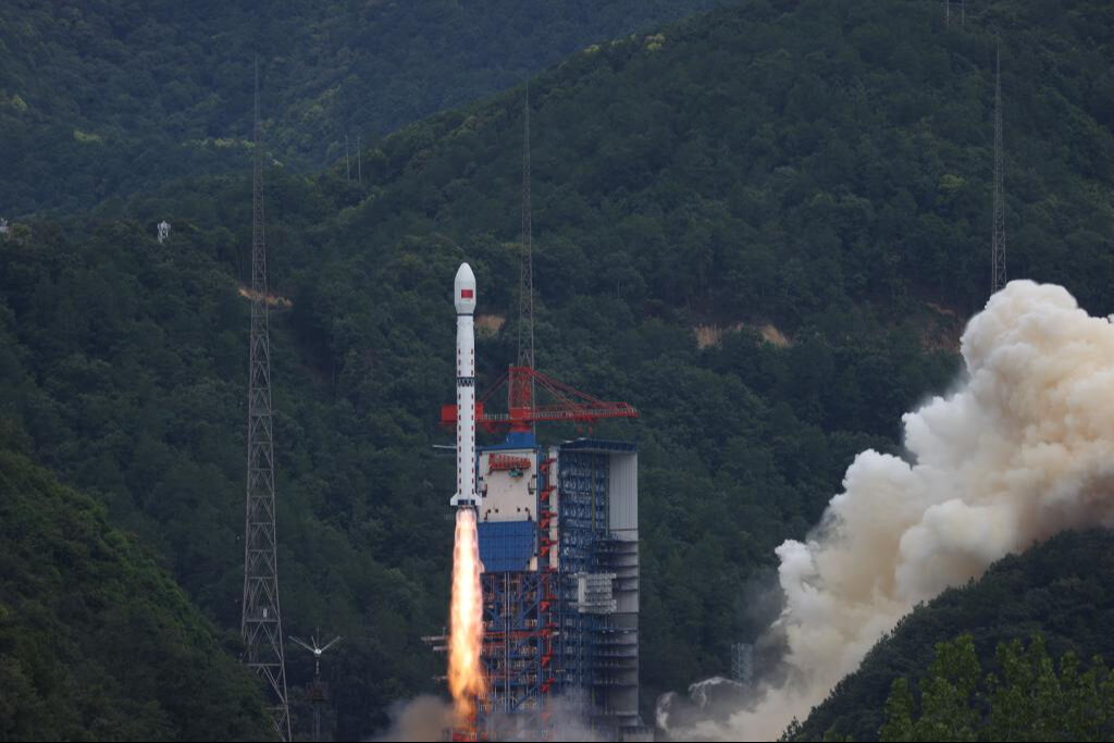 Çin'den uzaya yeni uydu! 583'üncü başarılı atış - 1. Resim