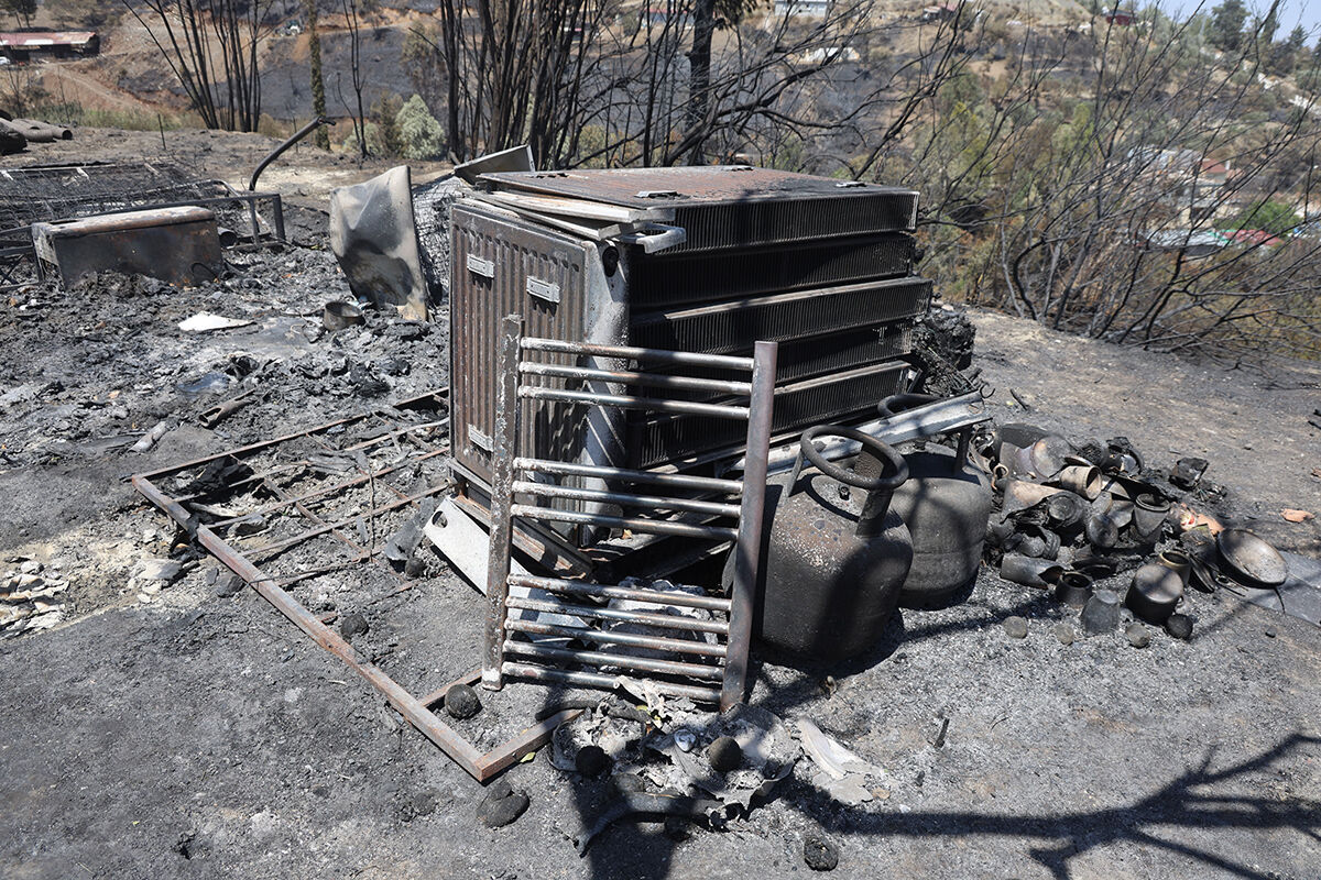 Depremde evi yıkılmıştı, yangında eşyaları kül oldu! Hatay'da yürek burkan manzara - 4. Resim