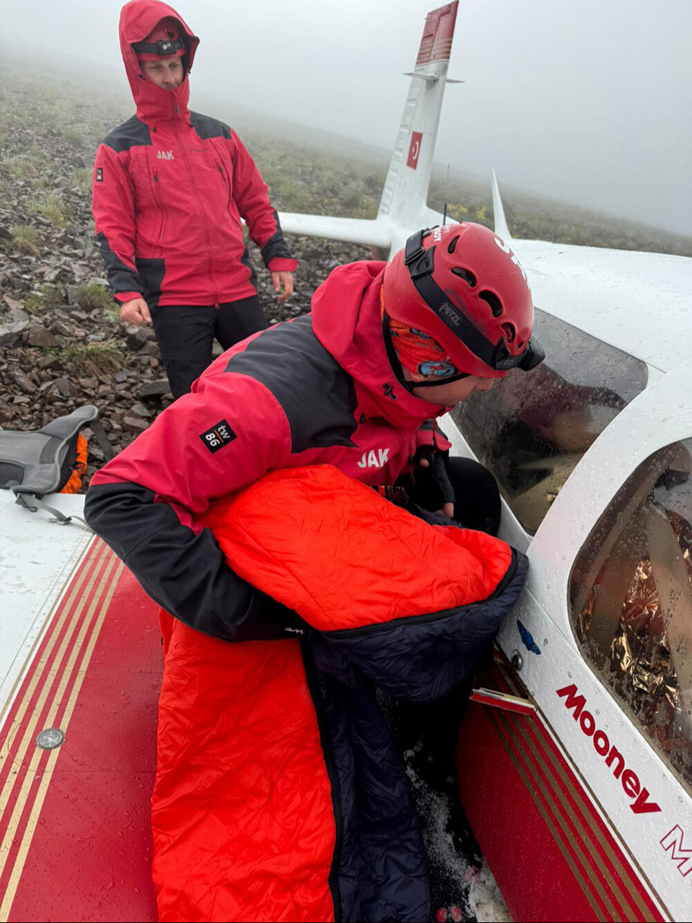 Düşen uçağın enkazı Kaçkar Dağı'nın zirvesinde bulundu! Acı haberi vali duyurdu... - 5. Resim