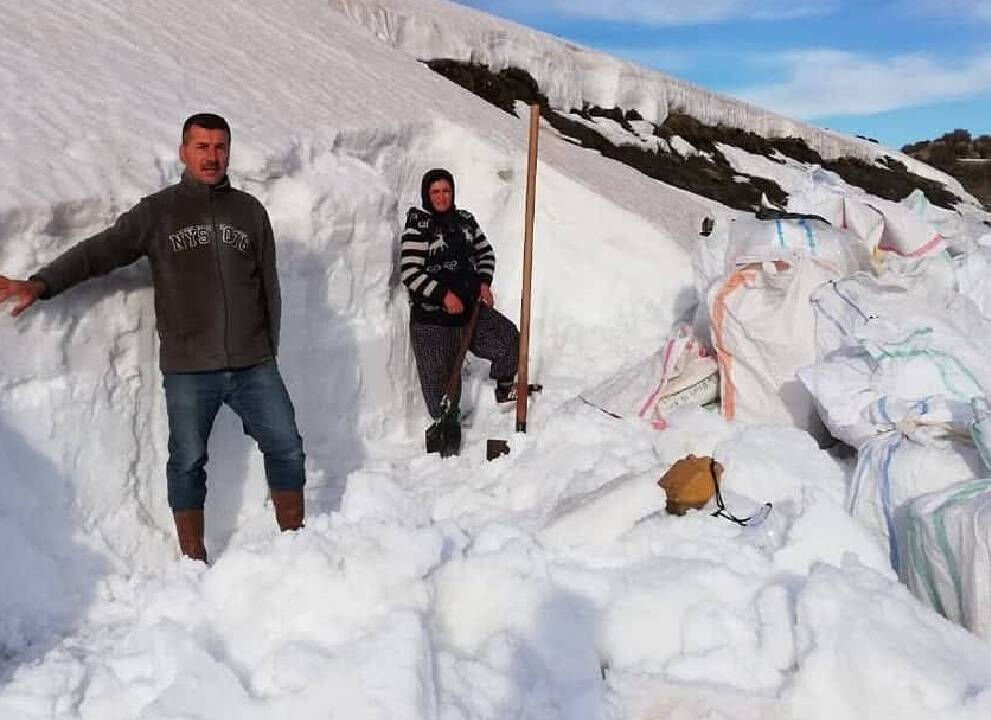 Duyan inanamıyor: Kıştan sakladılar, yazın satıyorlar! Dağlardan gelen serinlik tezgâhlarda... - 4. Resim