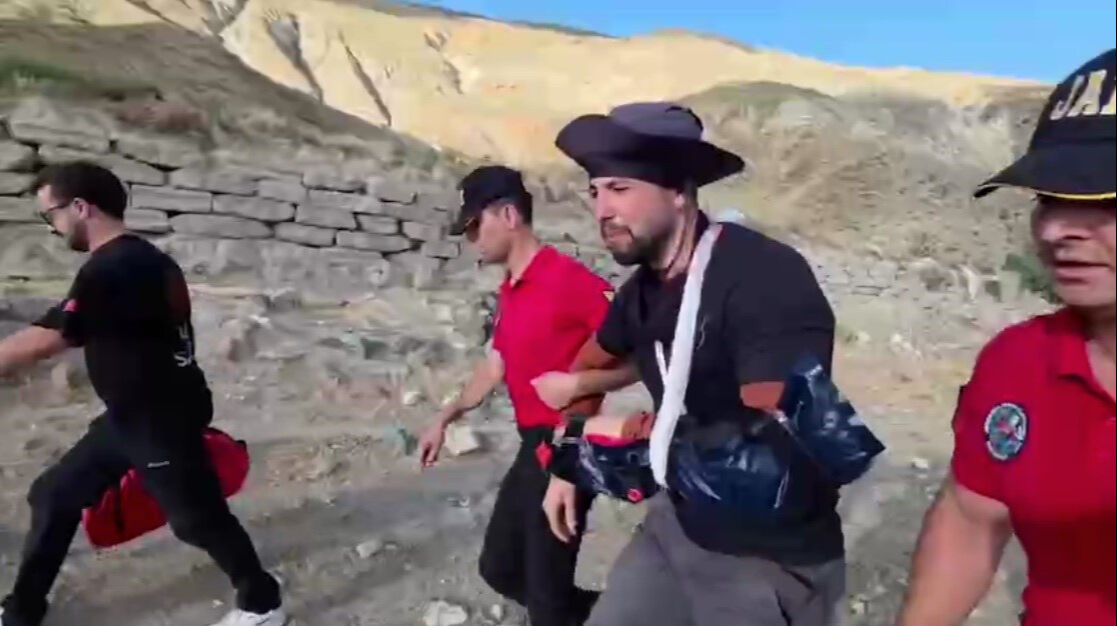 Erzincan semalarında korku dolu anlar! Paraşütçü az daha canından oluyordu - 1. Resim