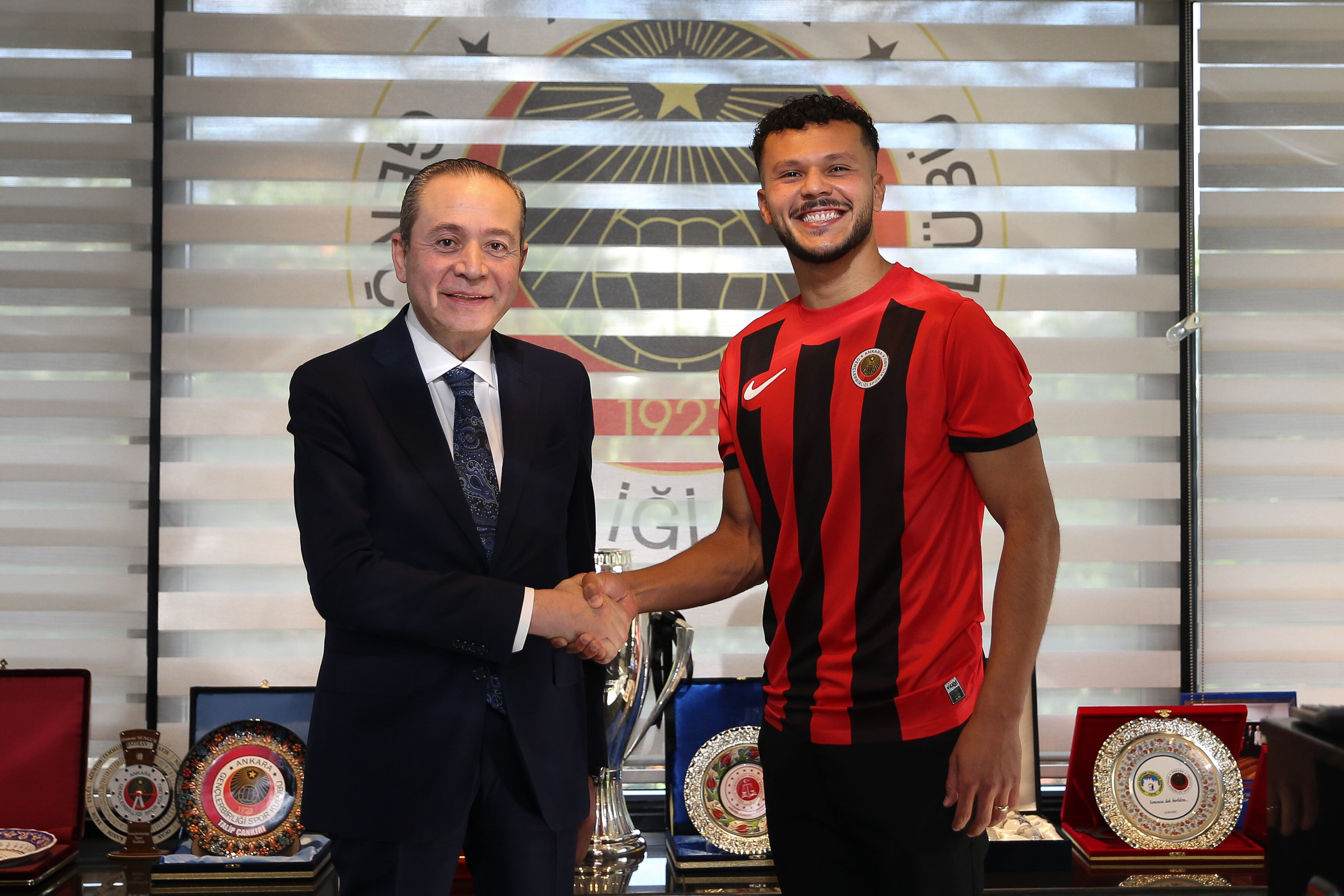 Gençlerbirliği'nden savunmaya Brezilyalı takviye! Thalisson Kelven imzayı attı - 1. Resim