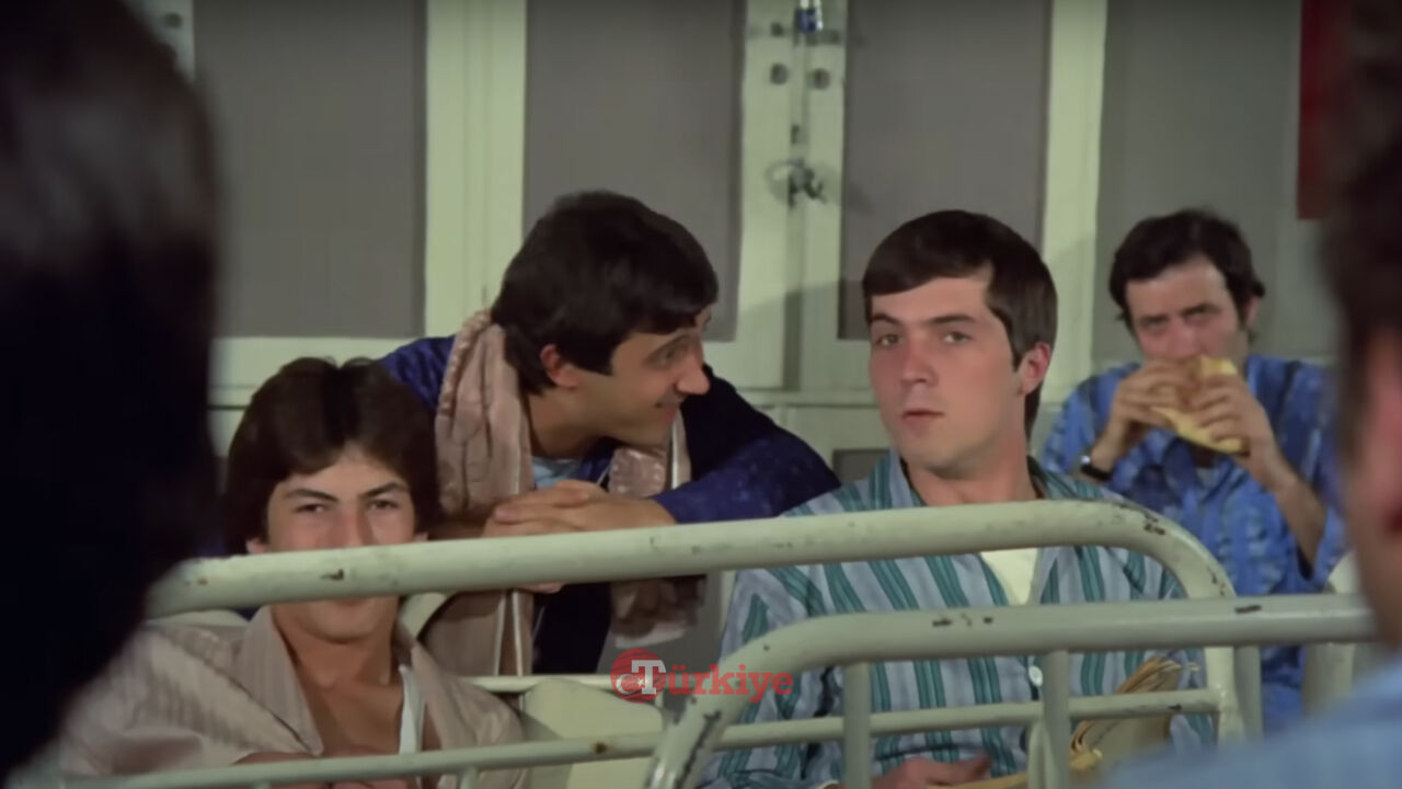 Hababam Sınıfı Uyanıyor oyuncuları kimler, ne zaman ve nerede çekildi? Rıfat Ilgaz’ın unutulmaz eseri yeniden ekranlarda - 1. Resim