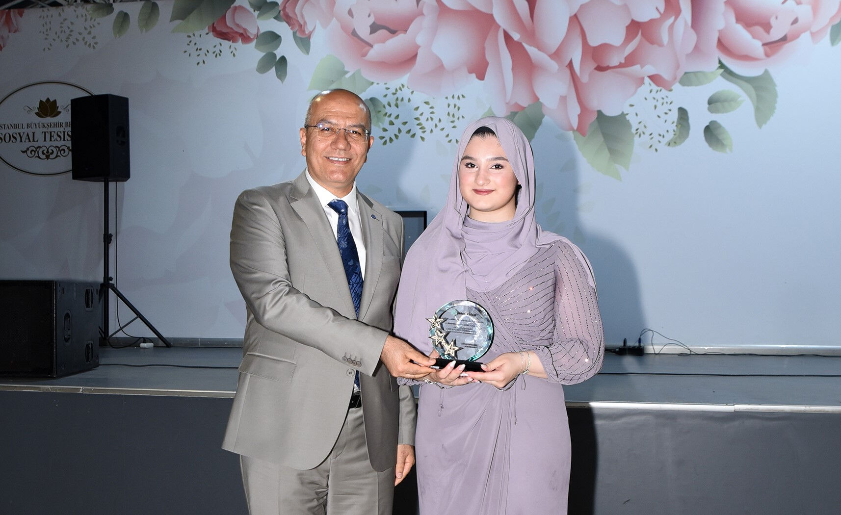 İhlas Koleji mezuniyet coşkusunu yaşadı! Genel Müdür Hakkı Okur: Sabrın ve azmin neticesini kutladık... - 1. Resim