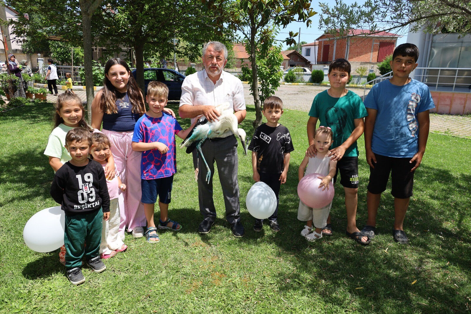 İmamı tedavi etti, caminin maskotu oldu - 1. Resim