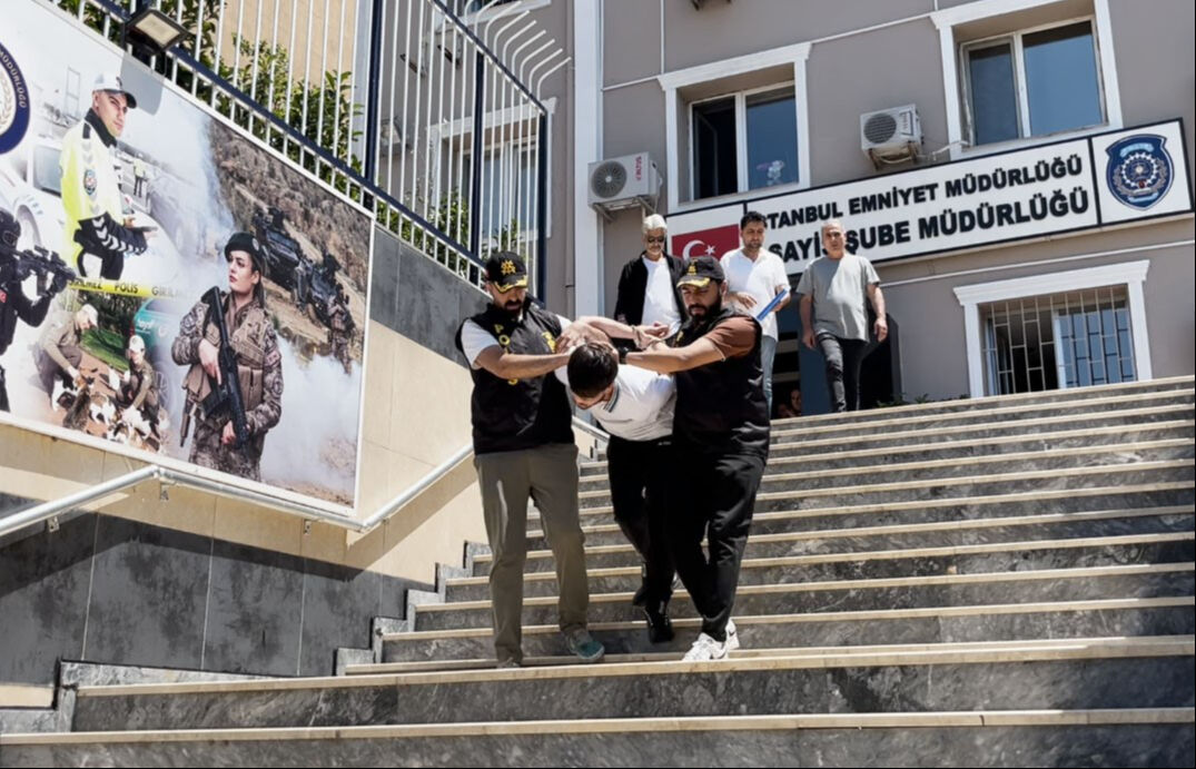 Katil 3 ay boyunca kaçtı, yakalandığı yer polisleri bile şaşırttı: Sen oraya nasıl sığdın! - 1. Resim