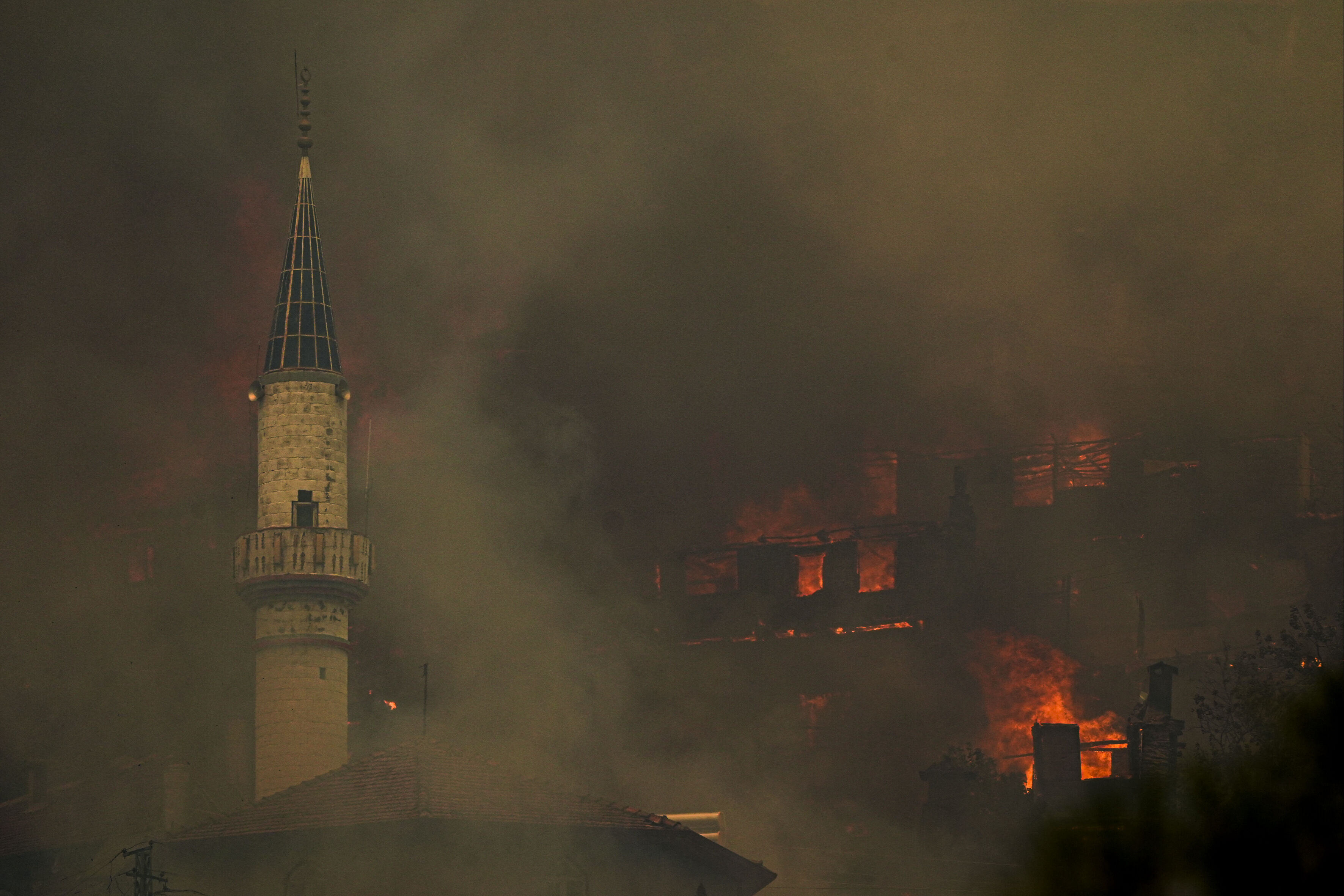 Orman yangını can aldı! Ödemiş'te bir orman işçisi şehit oldu - 1. Resim