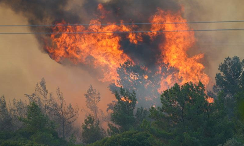 Şarkıcı Yaşar İpek alevlerin ortasında kaldı: Yanıyordum, resmen yanıyordum - 1. Resim