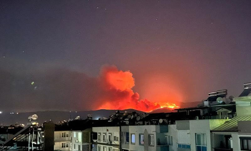 Şarkıcı Yaşar İpek alevlerin ortasında kaldı: Yanıyordum, resmen yanıyordum - 3. Resim