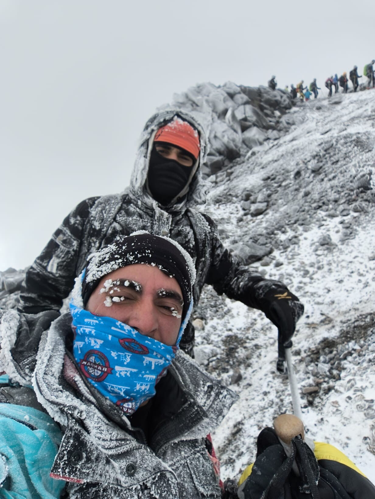 Temmuz ayında eksi 35 dereceyi gördüler! Saç ve sakalları buz tuttu - 3. Resim