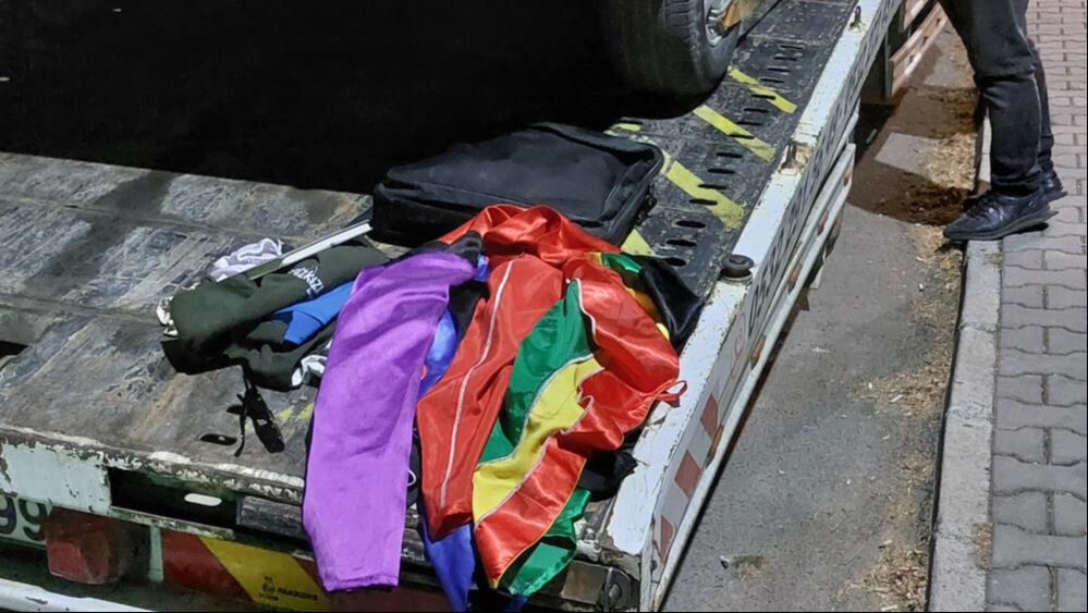 Araba çaldı, polise yakalandı! Ekiplerin bulduğu kostüm şaşırttı... - 2. Resim