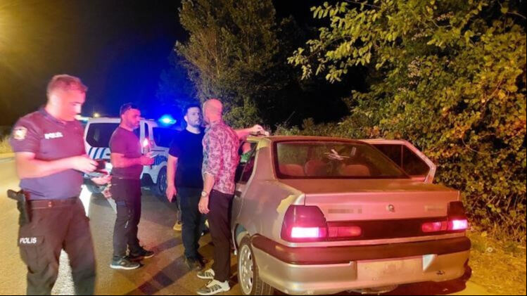 Araba çaldı, polise yakalandı! Ekiplerin bulduğu kostüm şaşırttı... - 3. Resim