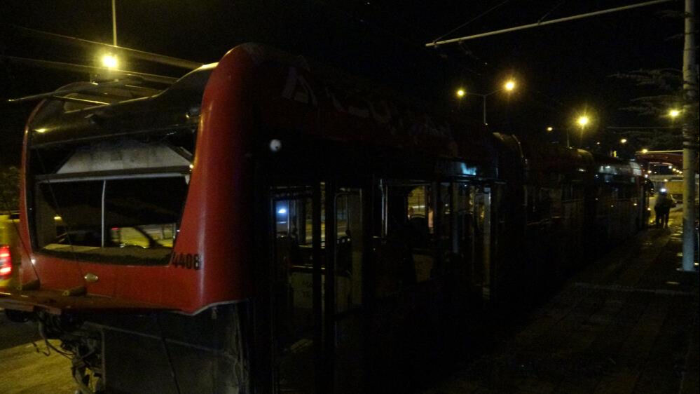 Beton mikseri, trambüsle çarpıştı! Yaralılar var - 1. Resim