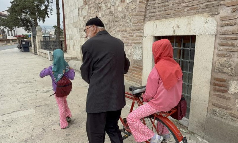 Bravo sana Yavuz dede! Her şey torunları Kur’an Kerim öğrensin diye... - 2. Resim