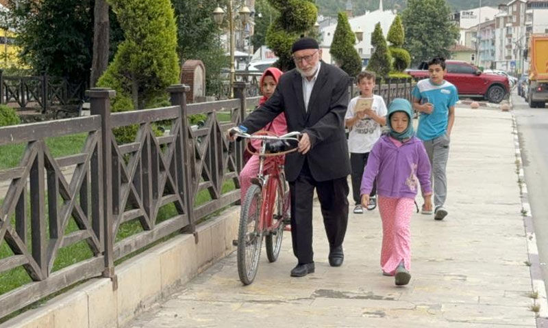 Bravo sana Yavuz dede! Her şey torunları Kur’an Kerim öğrensin diye... - 1. Resim