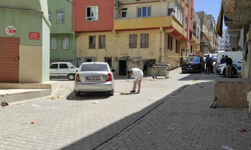 Cuma namazı çıkışı pusu kurdu! Silahla saldırıp kaçtı - 1. Resim