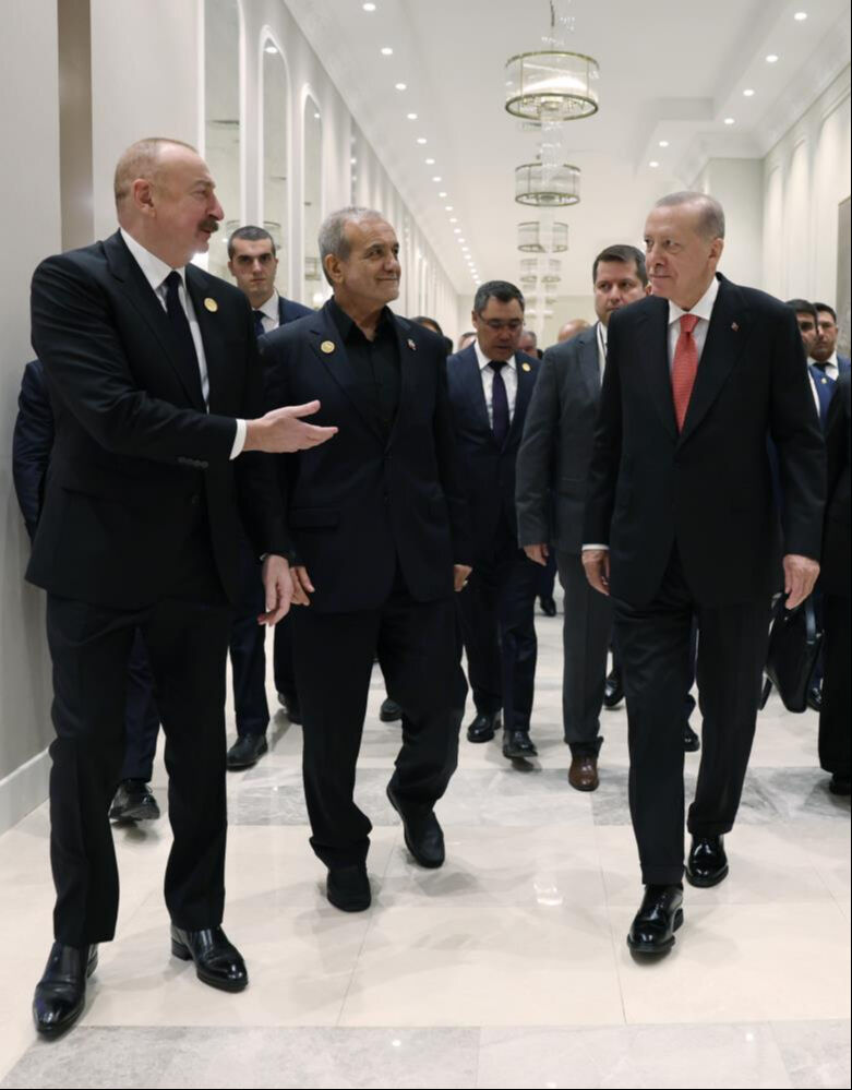 Ekonomik İşbirliği Teşkilatı Zirvesi başladı! Erdoğan aile fotoğrafında yer aldı - 1. Resim