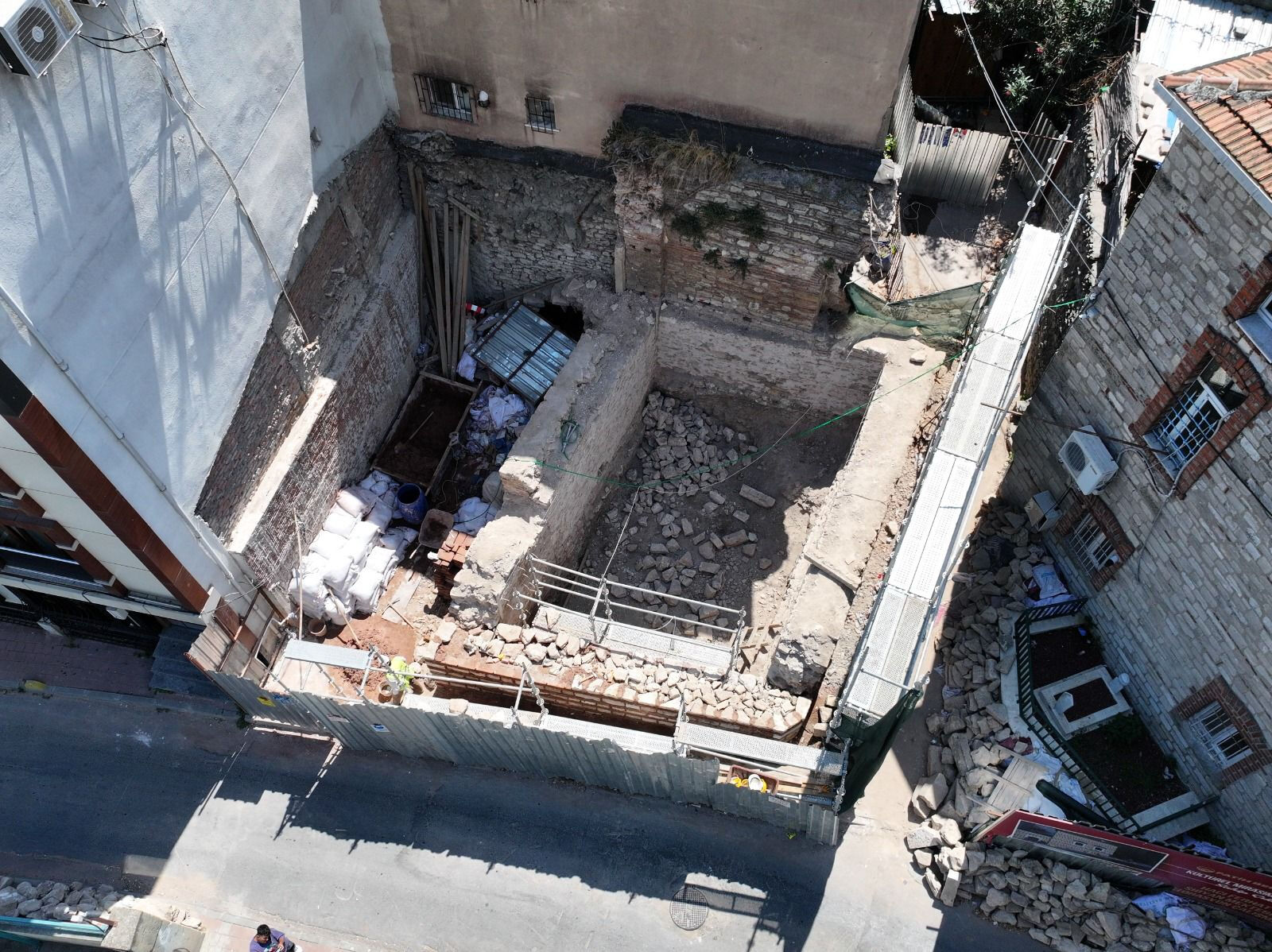 Görenler tanıyamadı! Fatih’te asırlık mektep yeniden hayat buldu - 1. Resim