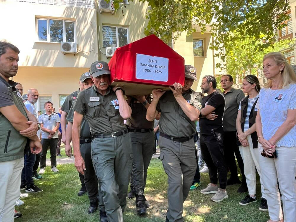 İzmir'deki yangında şehit olmuştu! Cumhurbaşkanı Erdoğan'dan acılı aileye başsağlığı mesajı - 2. Resim